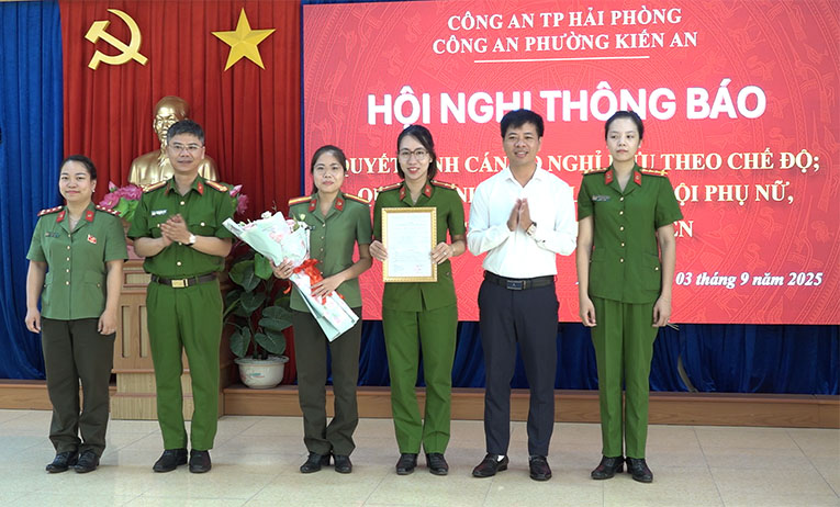 Công bố Quyết định thành lập Chi hội Phụ nữ, Chi đoàn Thanh niên Công an phường Kiến An